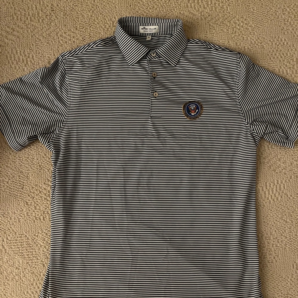 Mens Medium Peter Millar Summer Weight Golf Polo.Cape Arundel golf course seal